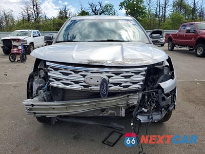 Piąte zdjęcie samochodu w środku: 2019 FORD EXPLORER XLT VIN:1FM5K8D86KGB32703 - miniatura