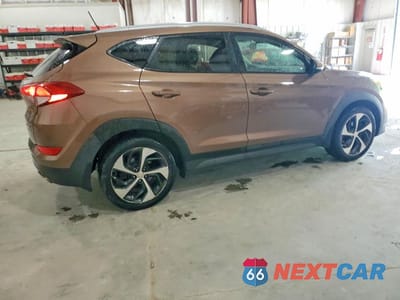 Trzecie zdjęcie samochodu z tyłu: 2016 HYUNDAI TUCSON SPORT VIN:KM8J3CA23GU044120 - miniatura