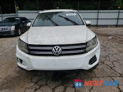Piąte zdjęcie samochodu w środku: 2016 VOLKSWAGEN TIGUAN S VIN:WVGAV7AX5GW518991 - miniatura