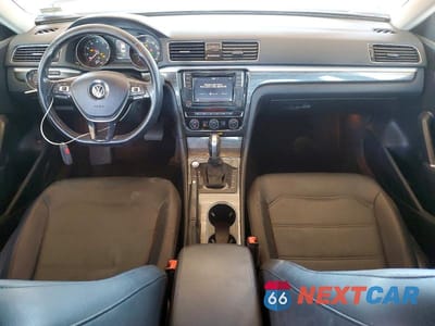 Zdjęcie 8 z 12 samochodu: 2018 VOLKSWAGEN PASSAT SE VIN:1VWBA7A32JC023445 - miniatura
