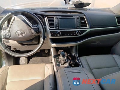 Zdjęcie 8 z 12 samochodu: 2019 TOYOTA HIGHLANDER HYBRID LIMITED PLATINUM VIN:5TDDGRFH3KS066816 - miniatura