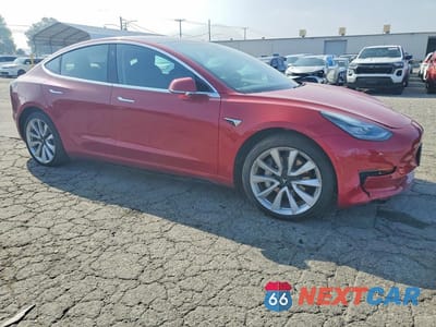 Czwarte zdjęcie samochodu z boku: 2018 TESLA 3 VIN:5YJ3E1EA6JF163728 - miniatura