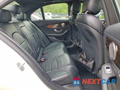 Zdjęcie 10 z 12 samochodu: 2015 MERCEDES-BENZ C 300 4MATIC VIN:55SWF4KB4FU026804 - miniatura