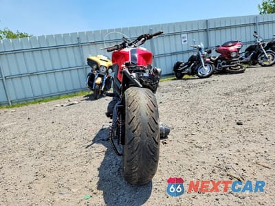 Czwarte zdjęcie samochodu z boku: 2014 YAMAHA FZ09 VIN:JYARN33E6EA001040 - miniatura