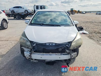 Piąte zdjęcie samochodu w środku: 2015 TOYOTA YARIS 5-DOOR L VIN:VNKKTUD35FA032724 - miniatura