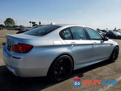 Trzecie zdjęcie samochodu z tyłu: 2013 BMW M5 VIN:WBSFV9C57DD095686 - miniatura