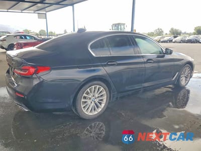 Trzecie zdjęcie samochodu z tyłu: 2022 BMW 530 XI VIN:WBA13BJ02NCJ18642 - miniatura