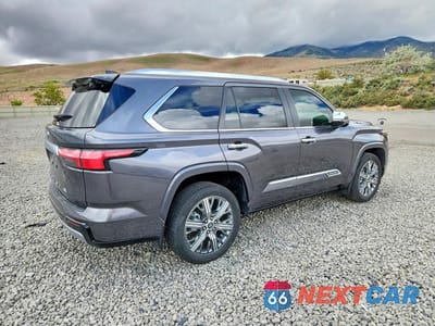 Trzecie zdjęcie samochodu z tyłu: 2024 TOYOTA SEQUOIA CAPSTONE VIN:7SVAAABA9RX040245 - miniatura
