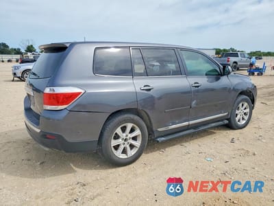 Trzecie zdjęcie samochodu z tyłu: 2012 TOYOTA HIGHLANDER BASE VIN:5TDZK3EH5CS073626 - miniatura