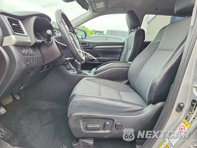 Zdjęcie 7 z 13 samochodu: 2019 TOYOTA HIGHLANDER LE PLUS VIN:5TDBZRFH4KS969591 - miniatura