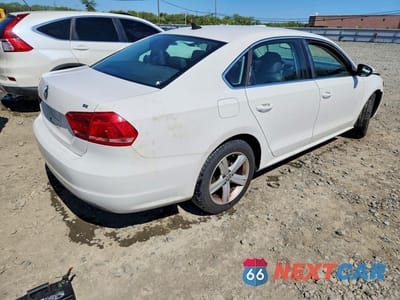 Trzecie zdjęcie samochodu z tyłu: 2012 VOLKSWAGEN PASSAT SE VIN:1VWBP7A3XCC084205 - miniatura