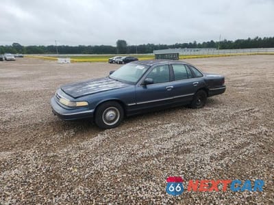 1997 FORD CROWN VICTORIA 2FALP73WXVX110070 - główne zdjęcie licytacji z USA - miniatura