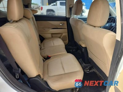 Zdjęcie 10 z 12 samochodu: 2016 MITSUBISHI OUTLANDER SE VIN:JA4AD3A32GZ061840 - miniatura