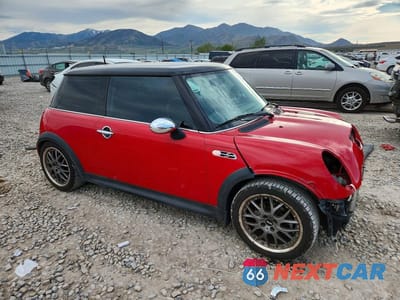 Czwarte zdjęcie samochodu z boku: 2004 MINI COOPER S VIN:WMWRE33494TD87449 - miniatura