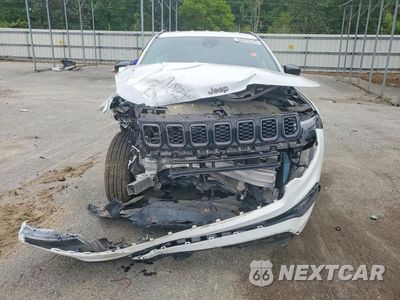 Piąte zdjęcie samochodu w środku: 2025 JEEP COMPASS LATITUDE VIN:3C4NJDBNXST516424 - miniatura