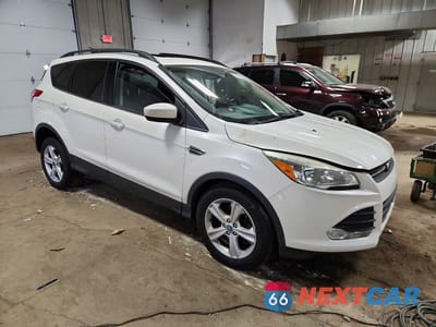 Czwarte zdjęcie samochodu z boku: 2016 FORD ESCAPE SE VIN:1FMCU9GX7GUA65452 - miniatura