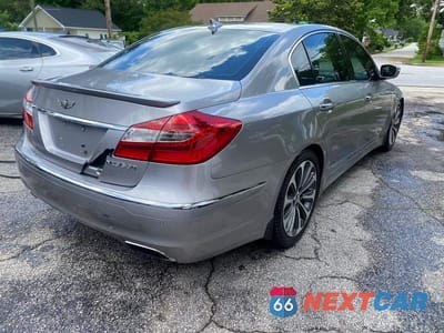 Czwarte zdjęcie samochodu z boku: 2013 HYUNDAI GENESIS 5.0L VIN:KMHGC4DHXDU241748 - miniatura