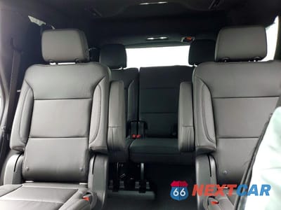 Zdjęcie 10 z 13 samochodu: 2021 CHEVROLET TAHOE K1500 Z71 VIN:1GNSKPKD9MR442148 - miniatura