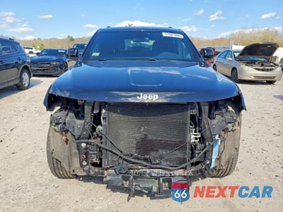 Piąte zdjęcie samochodu w środku: 2018 JEEP GRAND CHEROKEE LAREDO VIN:1C4RJFAG5JC506930 - miniatura