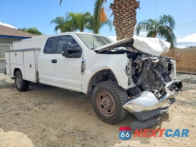 Czwarte zdjęcie samochodu z boku: 2022 FORD F350 SUPER DUTY VIN:1FD8X3E64NEE94642 - miniatura