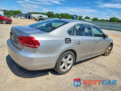 Trzecie zdjęcie samochodu z tyłu: 2012 VOLKSWAGEN PASSAT SE VIN:1VWBP7A37CC089569 - miniatura