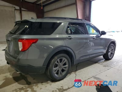 Trzecie zdjęcie samochodu z tyłu: 2022 FORD EXPLORER XLT VIN:1FMSK8DH2NGC49816 - miniatura