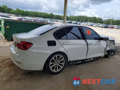 Trzecie zdjęcie samochodu z tyłu: 2018 BMW 320 I VIN:WBA8E1G50JNU89335 - miniatura
