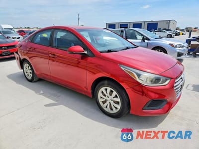 Czwarte zdjęcie samochodu z boku: 2018 HYUNDAI ACCENT SE VIN:3KPC24A36JE025730 - miniatura