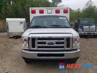 Piąte zdjęcie samochodu w środku: 2019 FORD ECONOLINE - AMBULANCE VIN:1FDWE3FS2KDC04070 - miniatura