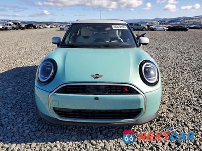 Piąte zdjęcie samochodu w środku: 2025 MINI COOPER S VIN:WMW23GD0XS2X14368 - miniatura