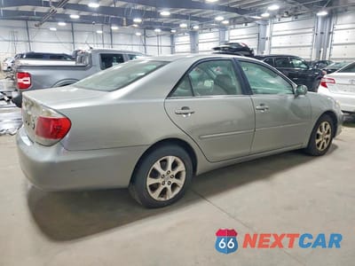 Trzecie zdjęcie samochodu z tyłu: 2005 TOYOTA CAMRY XLE VIN:4T1BE30K35U538023 - miniatura