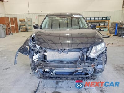 Piąte zdjęcie samochodu w środku: 2016 NISSAN ROGUE S VIN:JN8AT2MV1GW152801 - miniatura