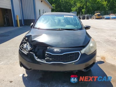 Piąte zdjęcie samochodu w środku: 2015 KIA FORTE LX VIN:KNAFX4A68F5326945 - miniatura