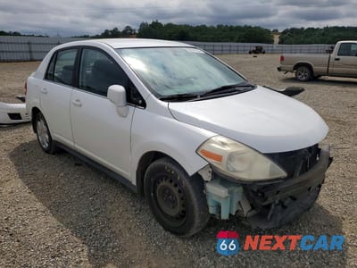 Czwarte zdjęcie samochodu z boku: 2008 NISSAN VERSA 1.8 S VIN:3N1BC11E08L389840 - miniatura