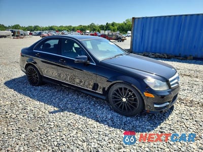 Czwarte zdjęcie samochodu z boku: 2012 MERCEDES-BENZ C 250 VIN:WDDGF4HB9CA614303 - miniatura