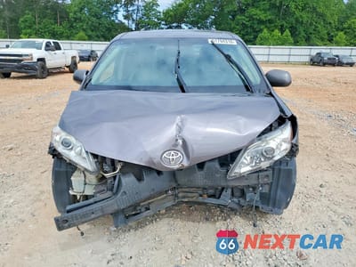 Piąte zdjęcie samochodu w środku: 2016 TOYOTA SIENNA XLE PREMIUM 8-PASSENGER VIN:5TDYK3DC3GS713243 - miniatura
