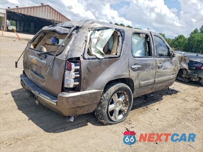 Trzecie zdjęcie samochodu z tyłu: 2013 CHEVROLET TAHOE C1500 LTZ VIN:1GNSCCE05DR120427 - miniatura