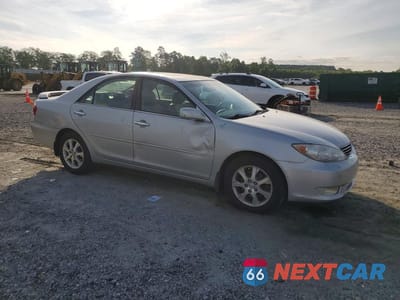 Czwarte zdjęcie samochodu z boku: 2005 TOYOTA CAMRY XLE V6 VIN:4T1BF30K85U093940 - miniatura