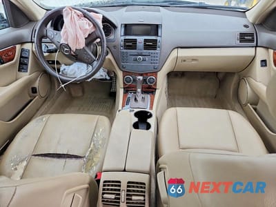 Zdjęcie 8 z 13 samochodu: 2011 MERCEDES-BENZ C 300 4MATIC VIN:WDDGF8BBXBA512409 - miniatura