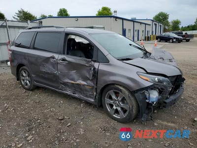 Czwarte zdjęcie samochodu z boku: 2018 TOYOTA SIENNA SE PREMIUM 8-PASSENGER VIN:5TDXZ3DC1JS931101 - miniatura