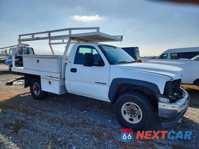 Czwarte zdjęcie samochodu z boku: 2002 CHEVROLET SILVERADO C2500 HEAVY DUTY VIN:1GBHC24UX2E189155 - miniatura