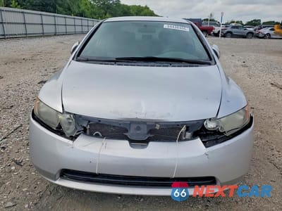 Piąte zdjęcie samochodu w środku: 2008 HONDA CIVIC LX VIN:2HGFA16588H335984 - miniatura
