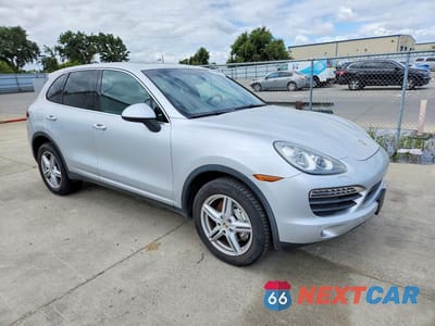 Czwarte zdjęcie samochodu z boku: 2011 PORSCHE CAYENNE S VIN:WP1AB2A29BLA48445 - miniatura