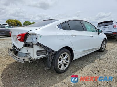 Trzecie zdjęcie samochodu z tyłu: 2018 CHEVROLET CRUZE LT VIN:1G1BE5SM5J7240167 - miniatura