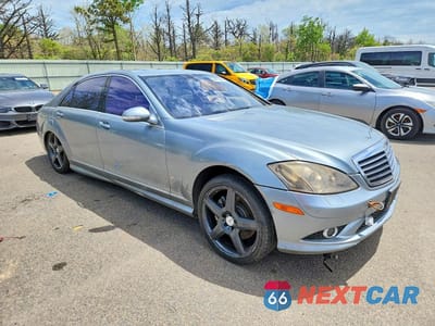 Czwarte zdjęcie samochodu z boku: 2008 MERCEDES-BENZ S-CLASS S550 VIN:WDDNG86X18A157035 - miniatura