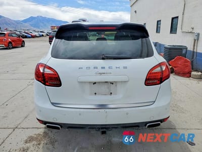Zdjęcie 6 z 12 samochodu: 2013 PORSCHE CAYENNE VIN:WP1AA2A26DLA00021 - miniatura