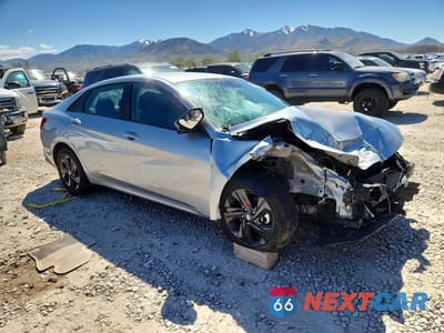 Czwarte zdjęcie samochodu z boku: 2022 HYUNDAI ELANTRA SEL VIN:5NPLM4AG0NH075246 - miniatura