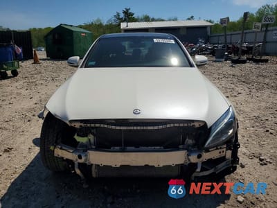 Piąte zdjęcie samochodu w środku: 2016 MERCEDES-BENZ C 300 4MATIC VIN:55SWF4KB5GU099942 - miniatura
