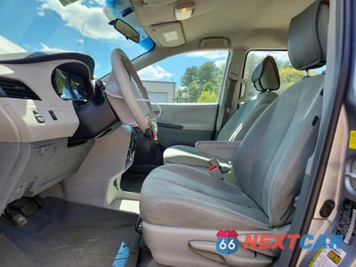 Zdjęcie 7 z 13 samochodu: 2011 TOYOTA SIENNA BASE 7-PASSENGER VIN:5TDZK3DC1BS029353 - miniatura