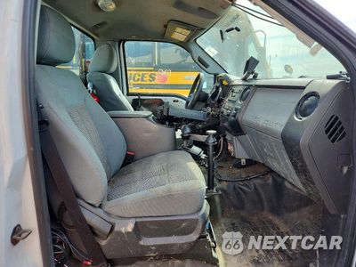 Piąte zdjęcie samochodu w środku: 2013 FORD F450 SUPER DUTY BUCKET TRUCK VIN:1FDUF4GY0DEB00445 - miniatura